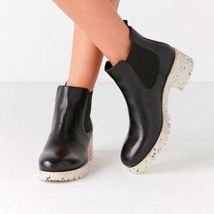 URBAN OUTFITTERS Maci Speckled Chelsea Boot